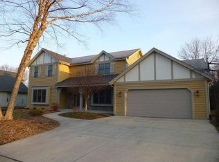 7336 W Woodbury Dr, Franklin, WI 53132