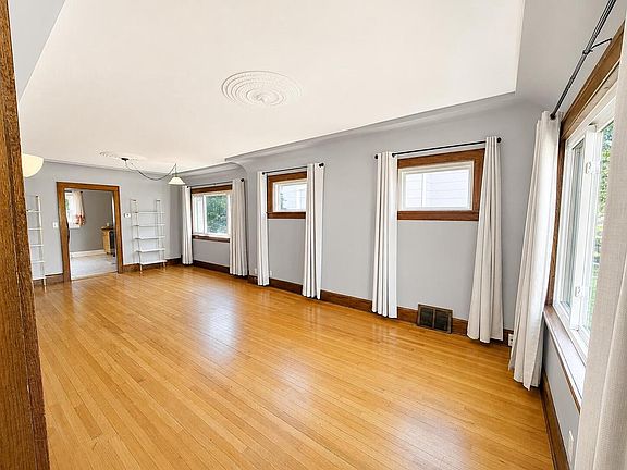 2nd image of 1525 Arthur AVENUE
