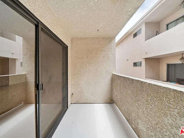 11924 Mayfield Ave #2 — Photo 6