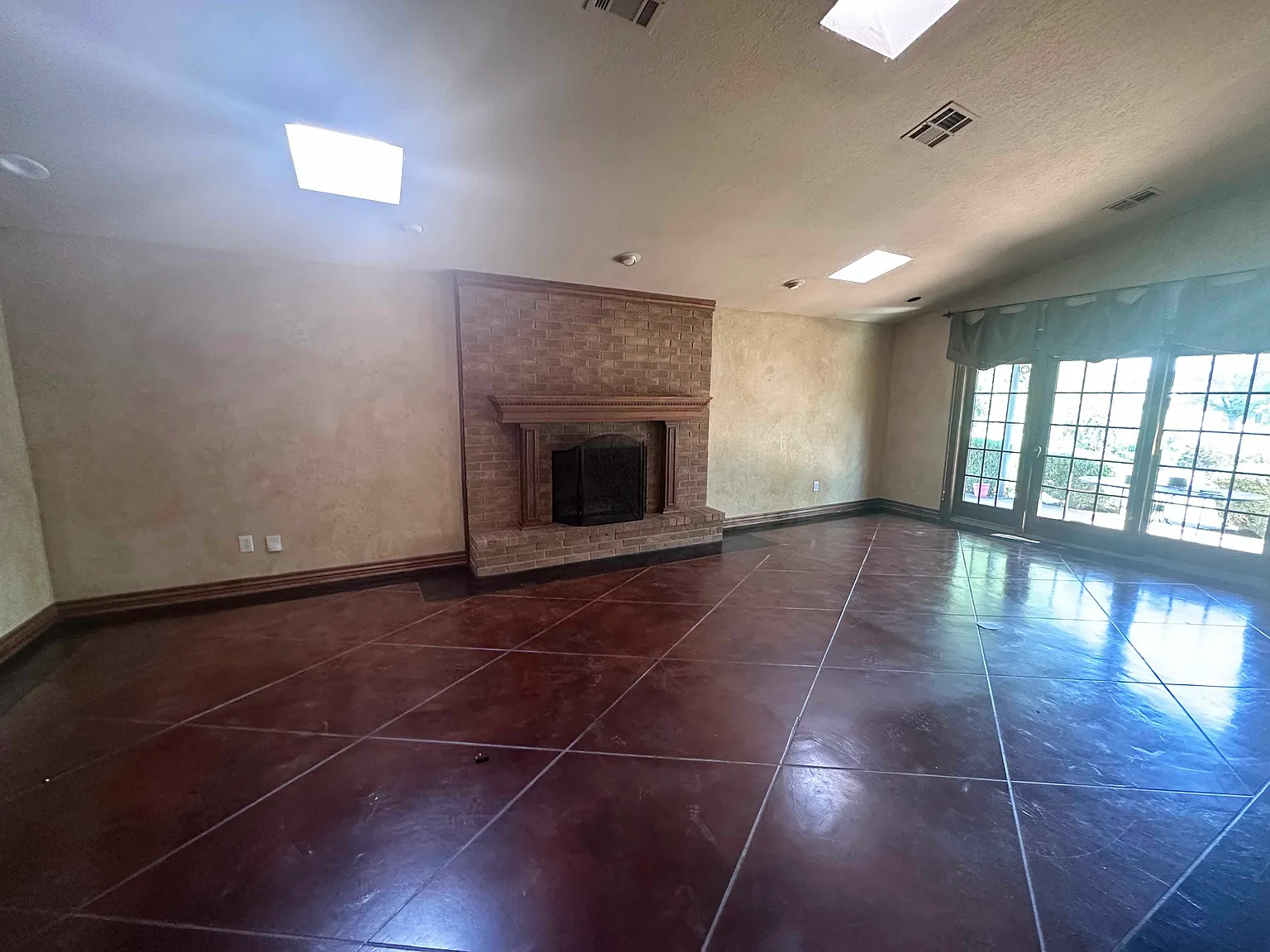 3 bed, 1663 sqft, $1,800 — Photo 3