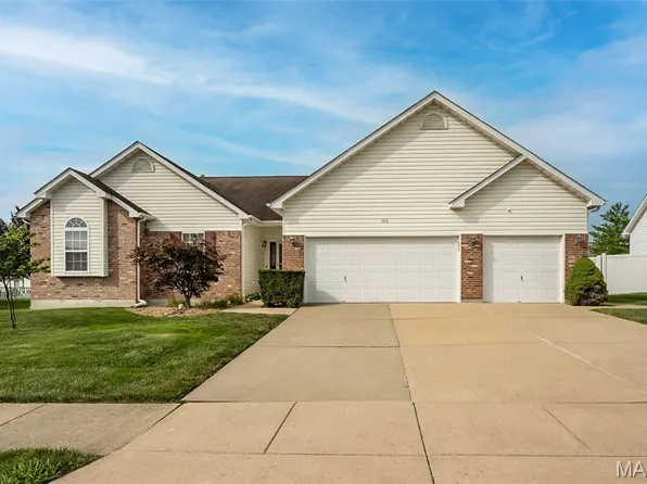 1410 Sunburst Dr, O'Fallon, MO 63366