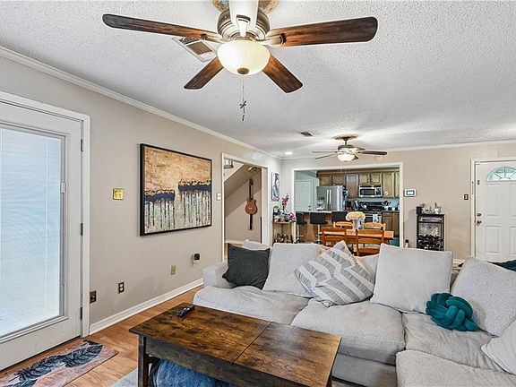 3rd image of 6013 Amhurst St