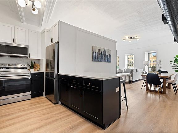 4th image of 3323 N Paulina St APT 3E