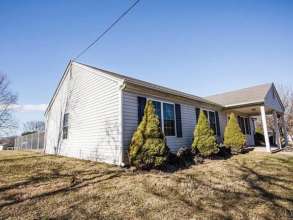 5th image of 104 Stayman Ln