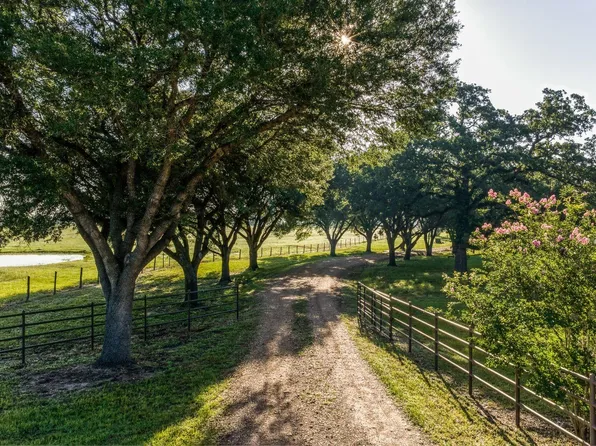 20755 Holle Ln, Washington, TX 77880