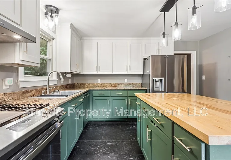 204 Granville Dr — Photo 10