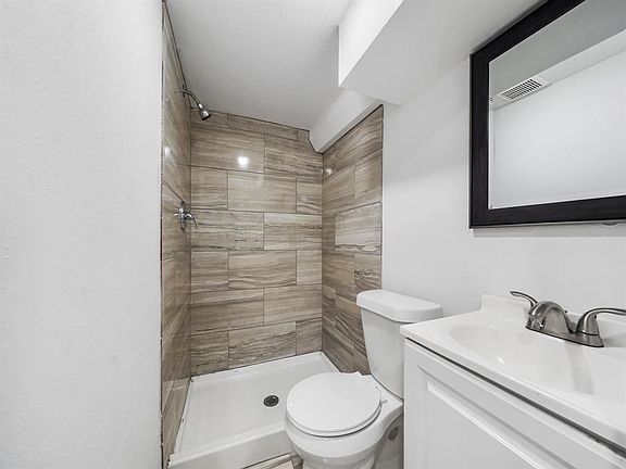 5th image of 2511 1/2 Truxillo Ave #B
