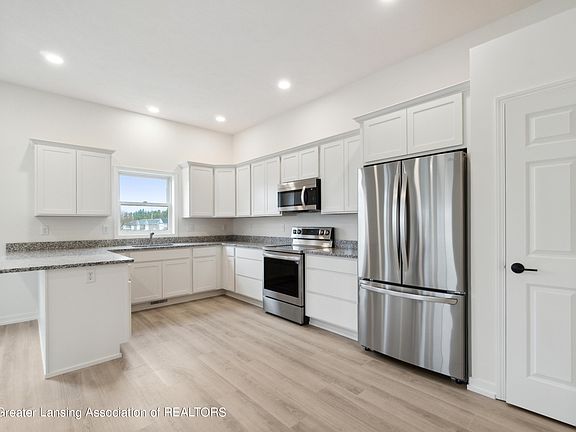4th image of 316 Vansickle Dr #33