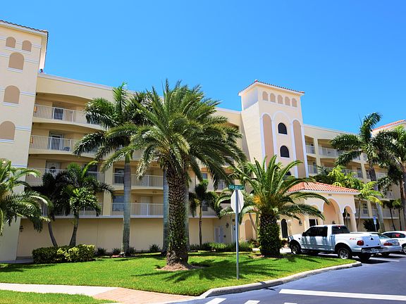 4th image of 551 Casa Bella Dr Unit 304