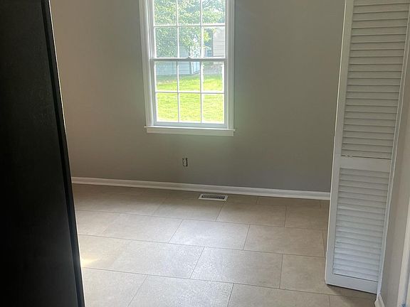 3rd image of 110 Breakaway Ave