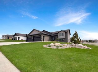 4711 Marsh Hawk Dr, Bismarck, ND 58503