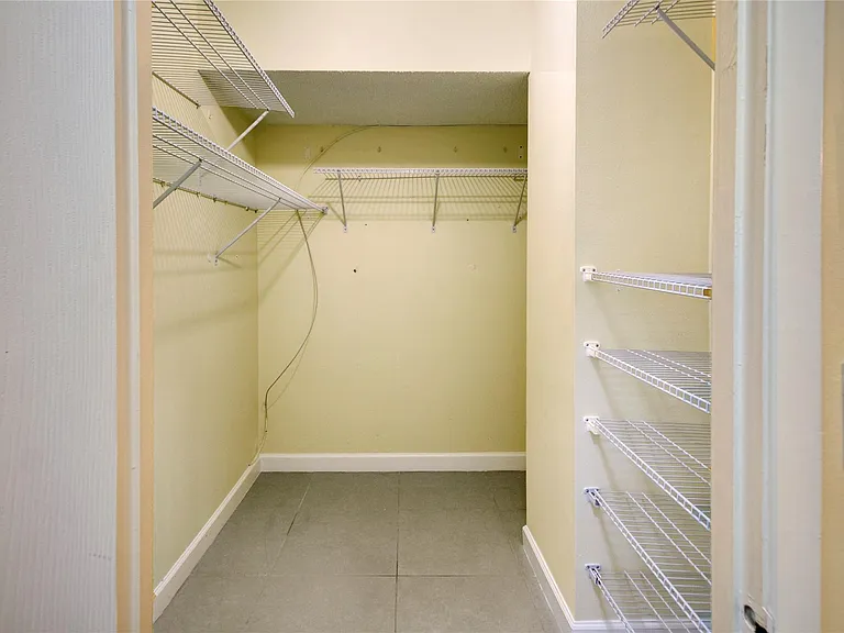 2500 Parkview Dr #1710 — Photo 17