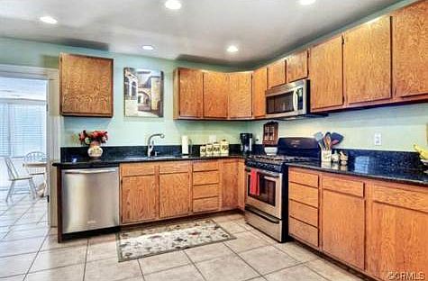 Spacious kitchen area for the Chef!