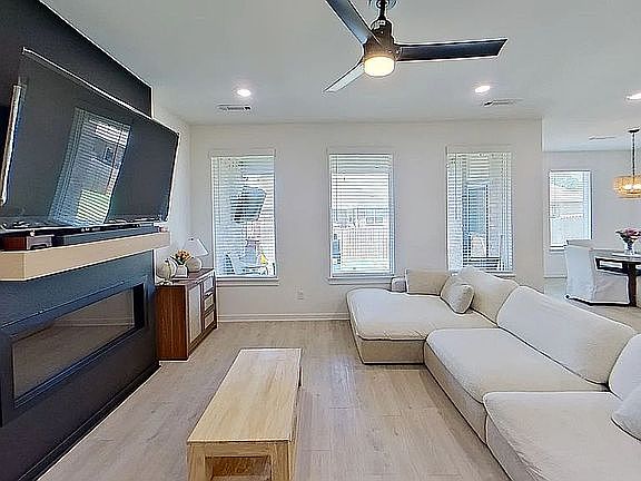 4th image of 3964 Aryana Ave