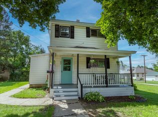 731 N Madison St, Woodstock, IL 60098