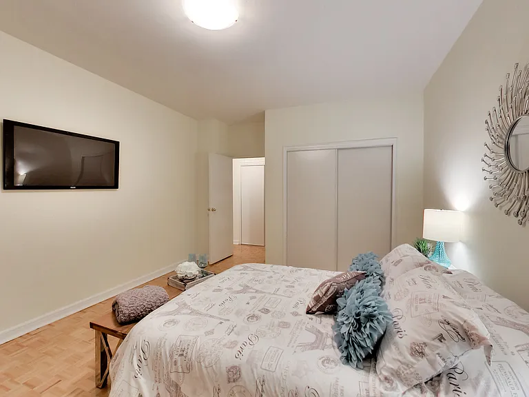 23 Lascelles Blvd — Photo 96