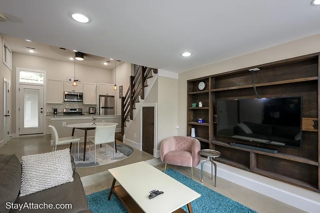 1 bed, 760 sqft, $3,420 — Photo 2