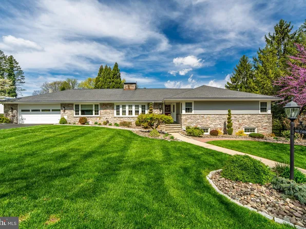 1617 Farr Rd, Wyomissing, PA 19610