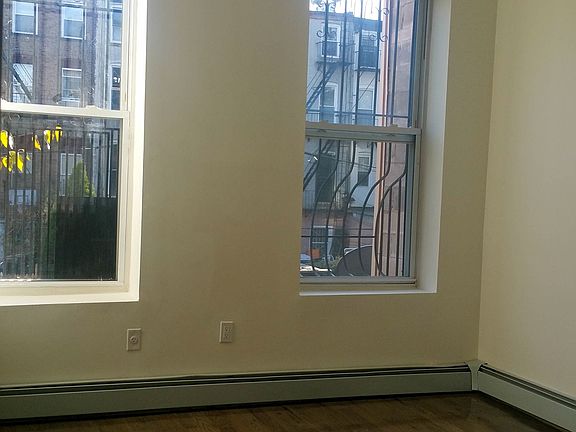 2nd image of 414 Kosciuszko St APT 2