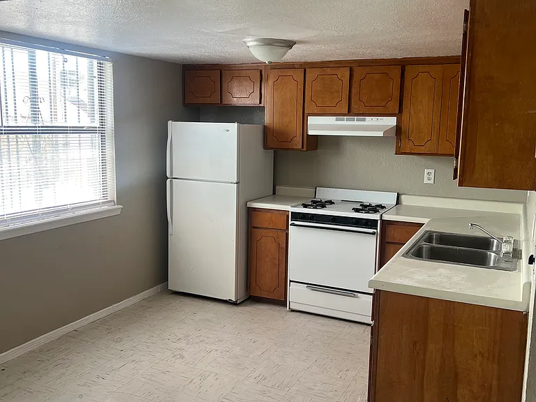534 W Missouri Ave #18 — Photo 6