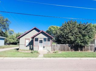 608 E 9th St, Yankton, SD 57078