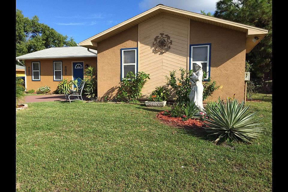 1st image of 1733 SE Floresta Dr