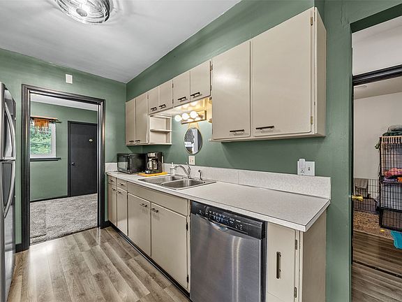 3rd image of 900 13th St NW