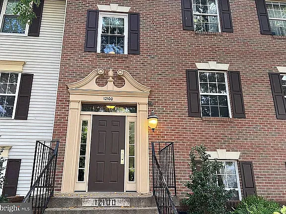 12100 Greenway Ct — Photo 2