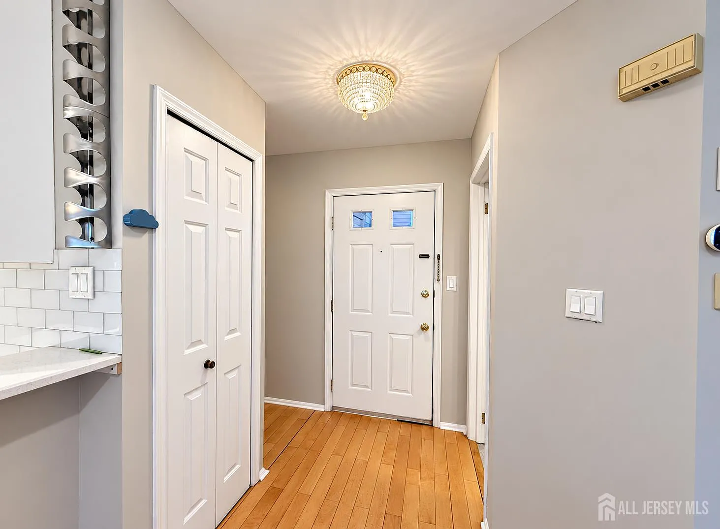 2 bed, 1.5 bath, 1086 sqft, $2,550 — Photo 3