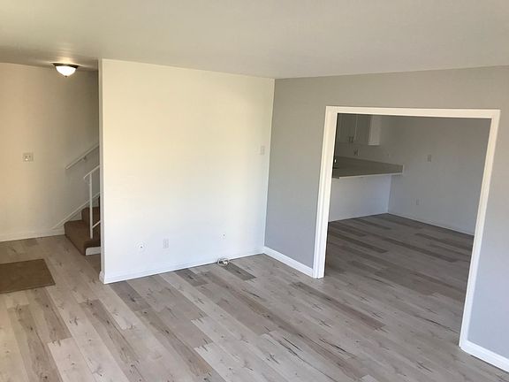 5th image of 1923 Belmont Ln APT A