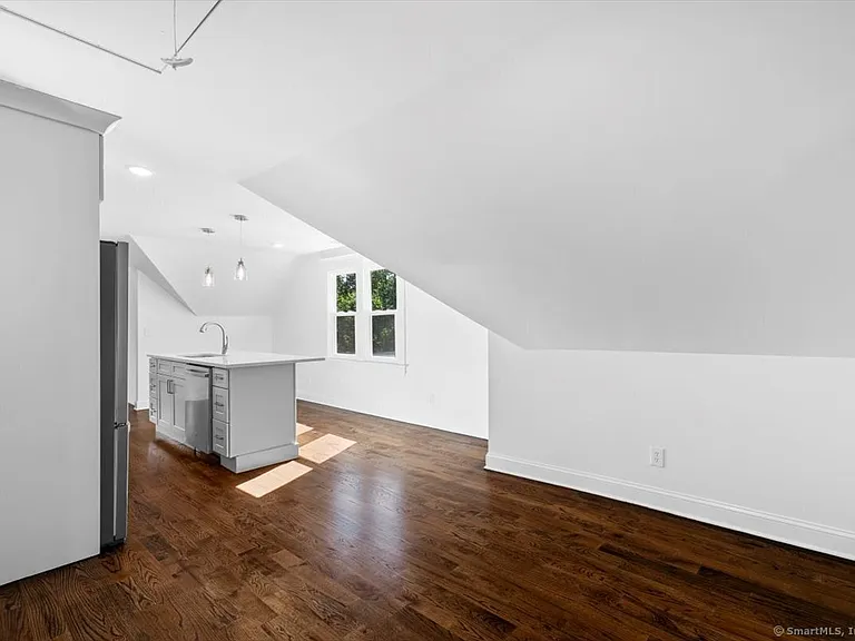 954 Elm St #3 — Photo 6