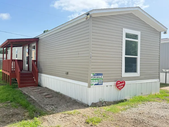 720 S Shanks St Trailer 7, Clute, TX 77531