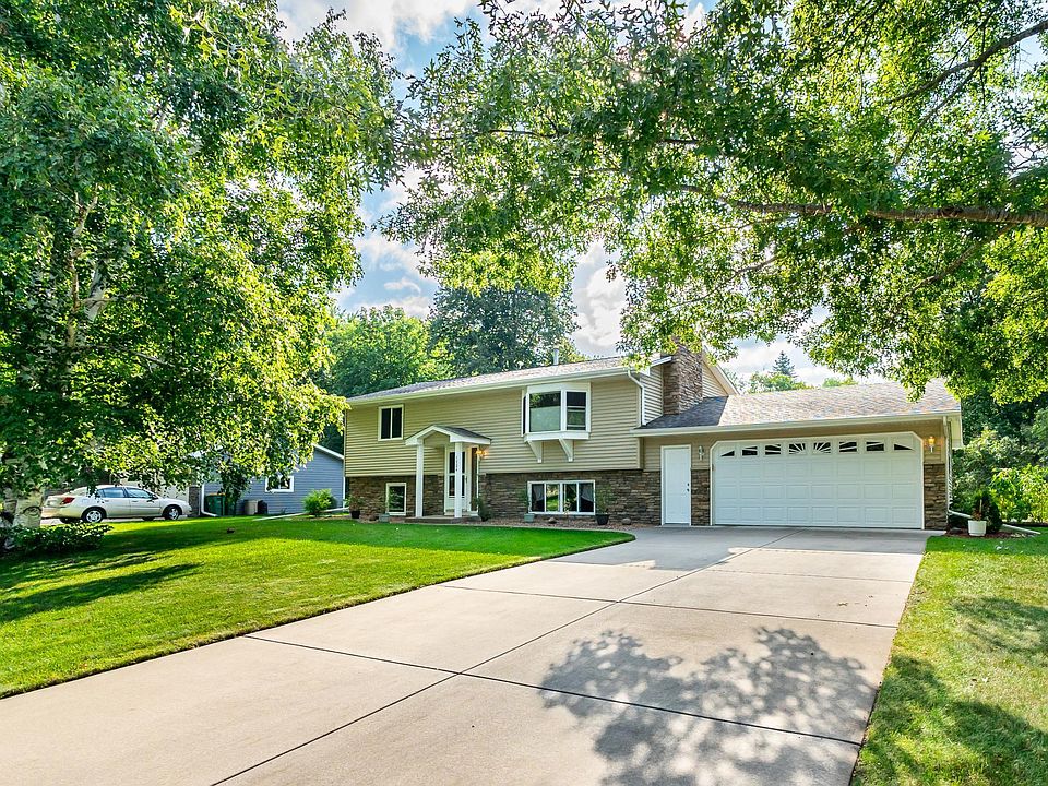 1st image of 1724 143rd Ln NE