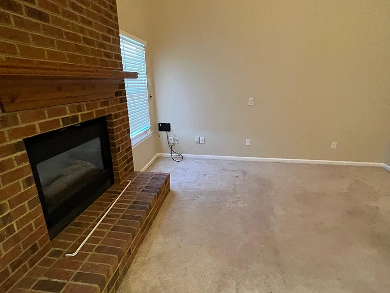 3701 Castlewood Dr — Photo 2