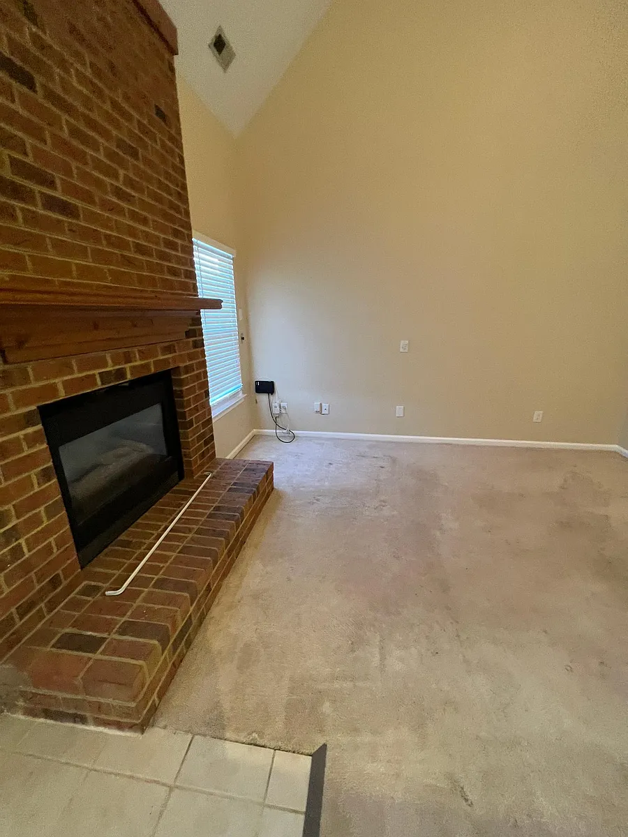 Building Photo - 3701 Castlewood Dr