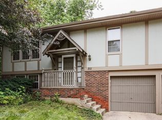 311 Robinhood Ct, Bolingbrook, IL 60440