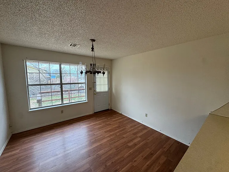 312 S 11th Pl — Photo 7