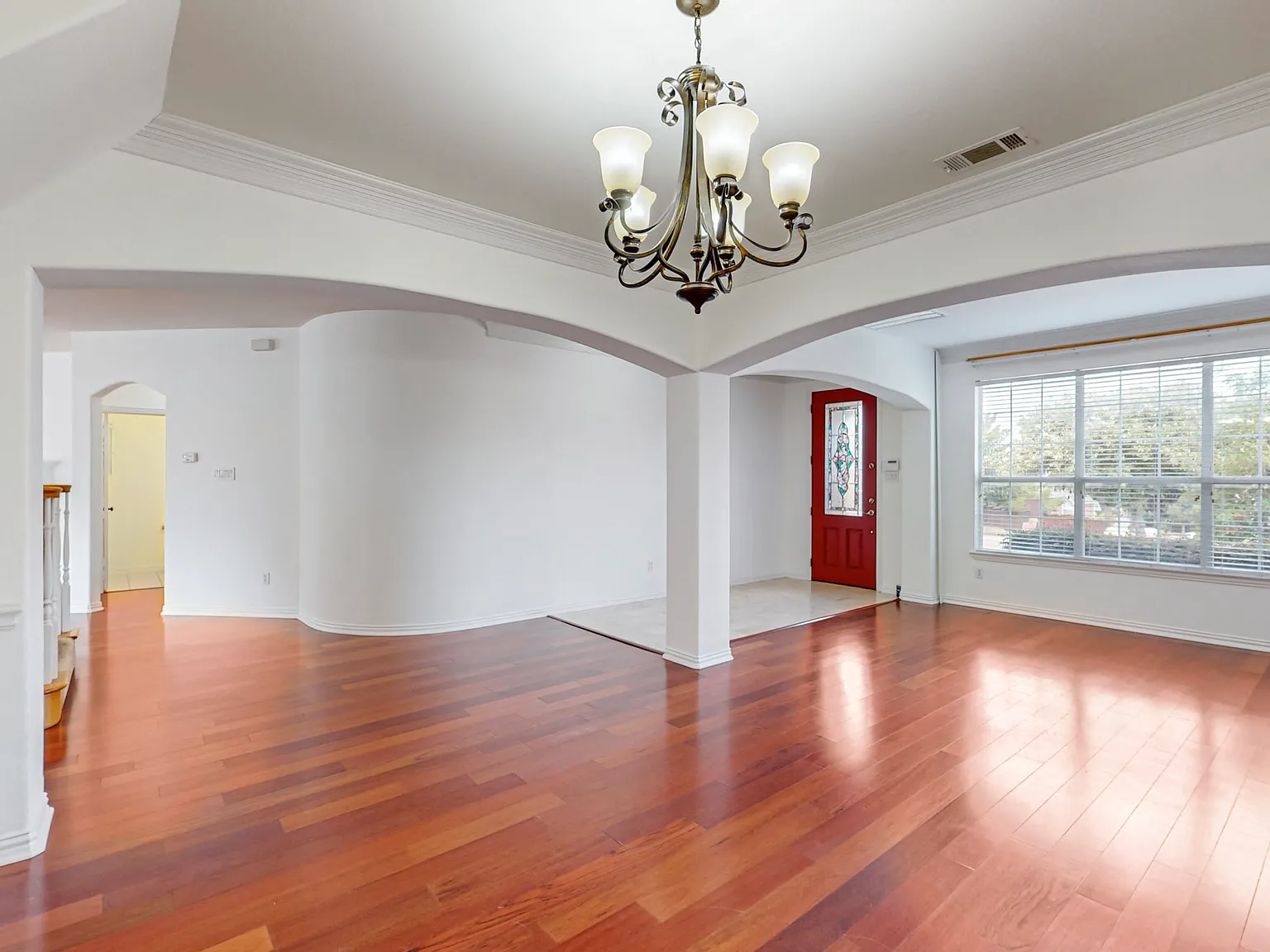 4 bed, 2.5 bath, 2967 sqft, $3,250 — Photo 2