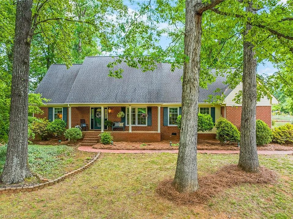 1st image of 907 Branchwood Dr