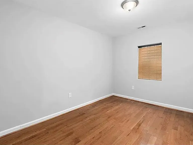 443 20th St NE — Photo 10