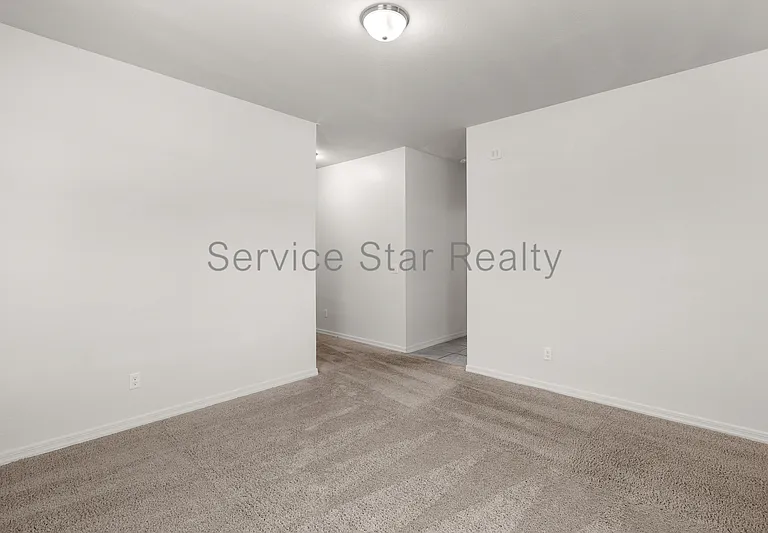 2402 E Alonso Dr — Photo 5