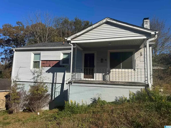 18 Lakeside Dr, Childersburg, AL 35044