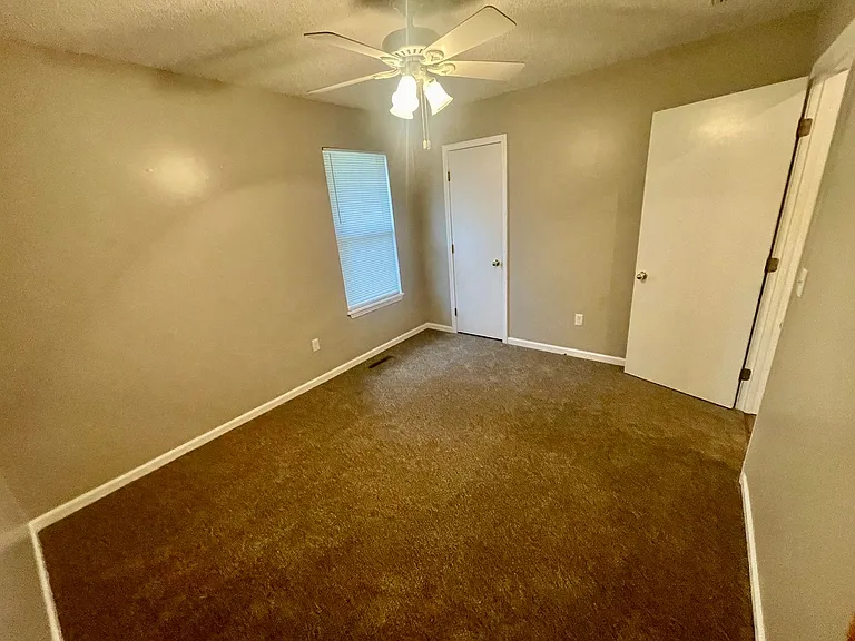 616 E Barbara Ct — Photo 24