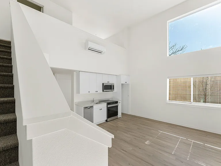 1820 NE Davis St #105 — Photo 22