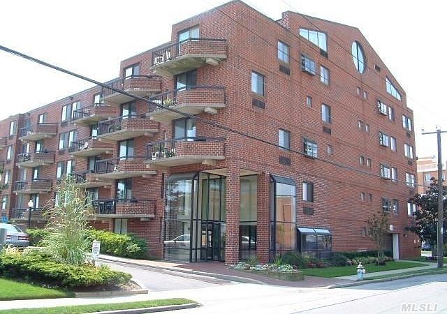 1st image of 750 W Broadway APT 2Q