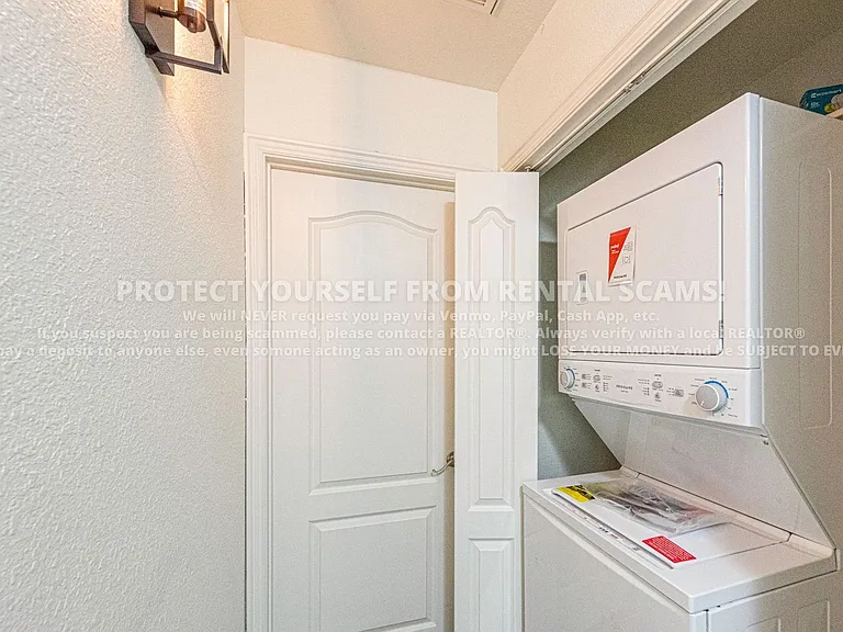 766 W Breeze Cv — Photo 12