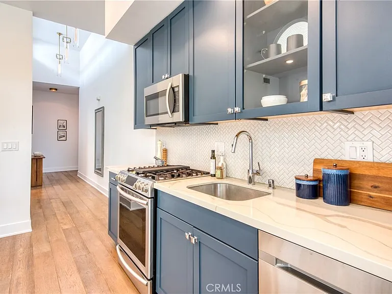 125 Hurlbut St #203 — Photo 10