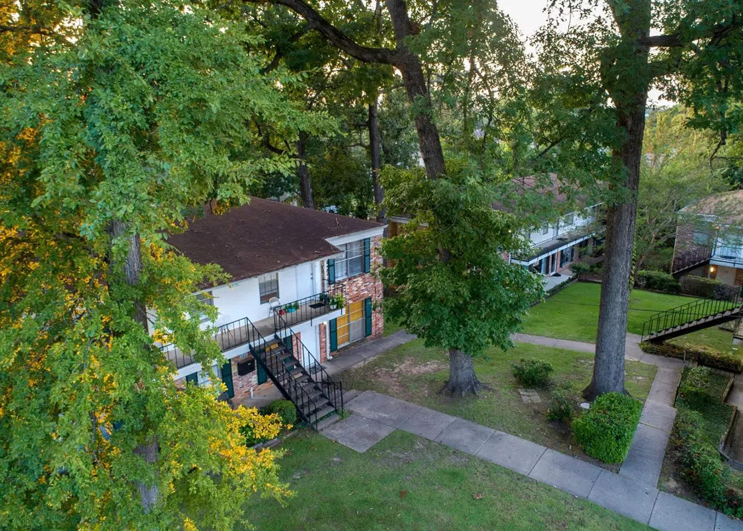 Charming 3 Bedroom 2 Bath Condo — Photo 1