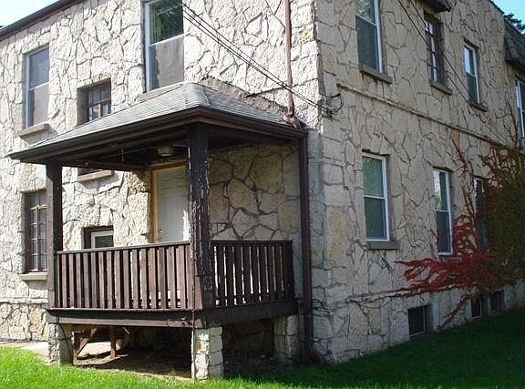 2nd image of 1321 Garrison Ave APT 1S