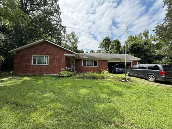5684 Paradise Dr, Martinsville, IN 46151